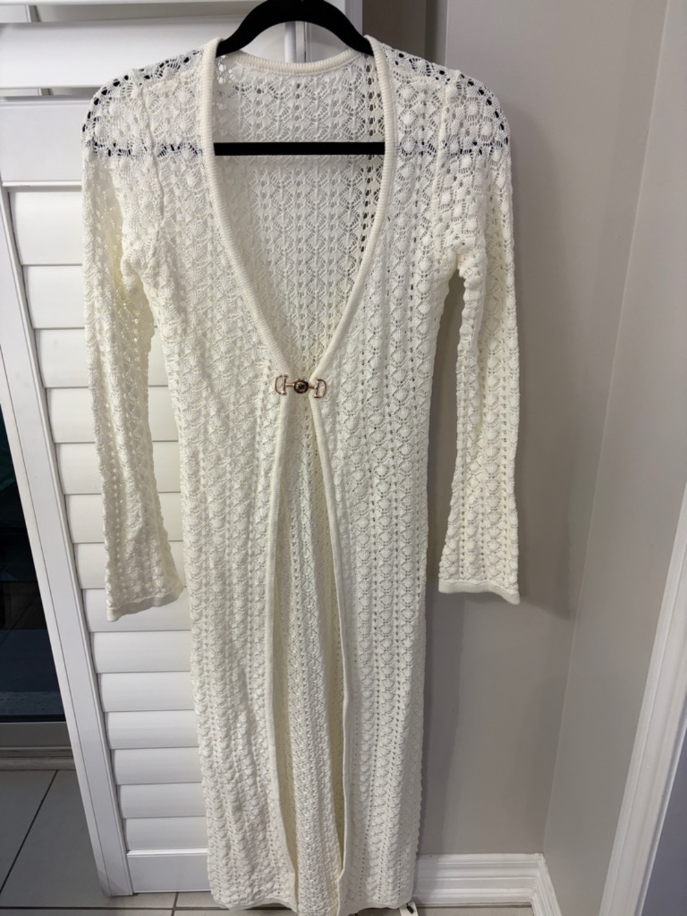 Commense Cream Open-Knit Longline Cardigan with Decorative Clasp